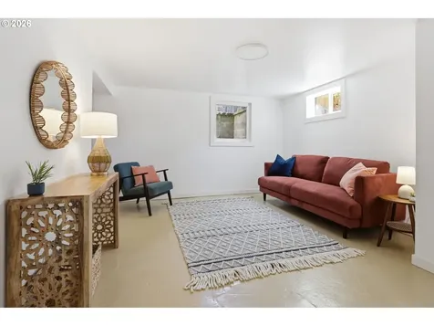 642 NE Holland Street Portland OR 97211