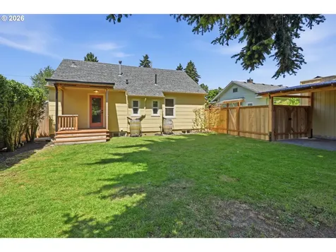 642 NE Holland Street Portland OR 97211