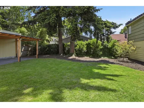 642 NE Holland Street Portland OR 97211
