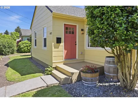 642 NE Holland Street Portland OR 97211