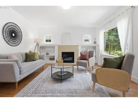 642 NE Holland Street Portland OR 97211