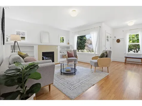 642 NE Holland Street Portland OR 97211