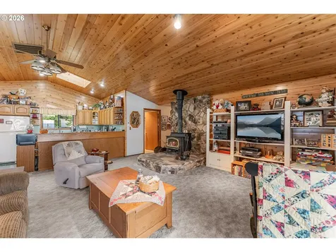 864 Larkspur Lane Oakland OR 97462