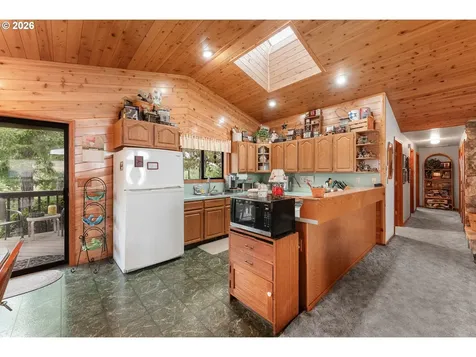864 Larkspur Lane Oakland OR 97462