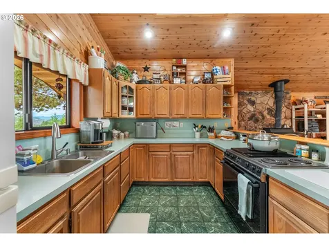 864 Larkspur Lane Oakland OR 97462