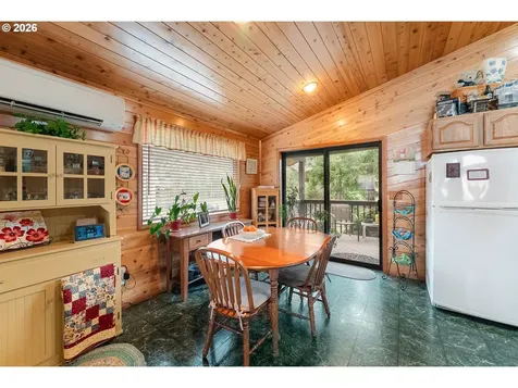 864 Larkspur Lane Oakland OR 97462