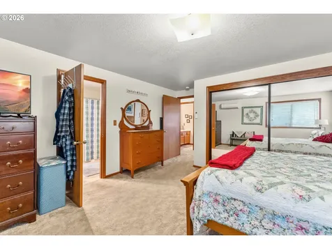 864 Larkspur Lane Oakland OR 97462