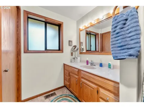 864 Larkspur Lane Oakland OR 97462