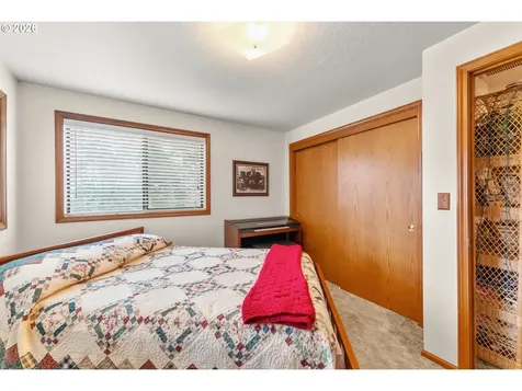 864 Larkspur Lane Oakland OR 97462