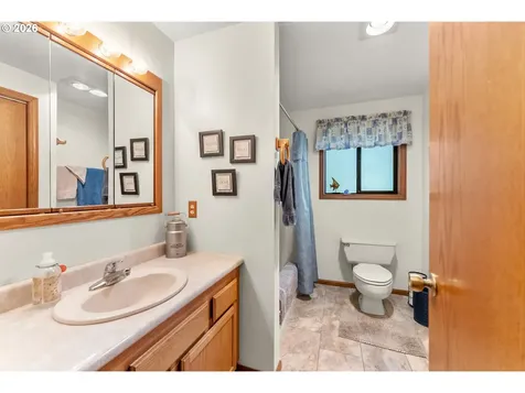 864 Larkspur Lane Oakland OR 97462