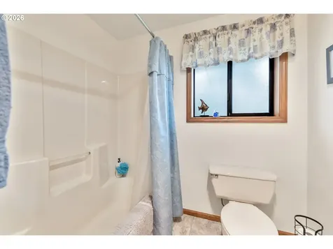 864 Larkspur Lane Oakland OR 97462