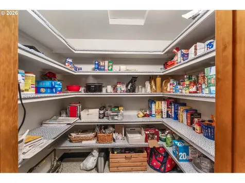 864 Larkspur Lane Oakland OR 97462