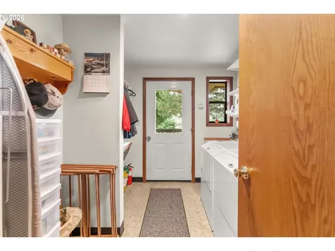 864 Larkspur Lane Oakland OR 97462
