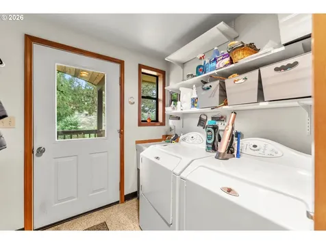 864 Larkspur Lane Oakland OR 97462