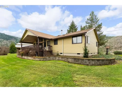 864 Larkspur Lane Oakland OR 97462