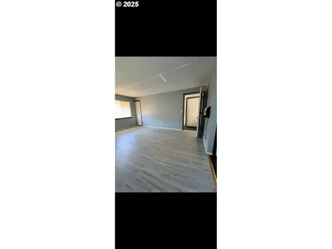 587 W Berdine Street Roseburg OR 97471