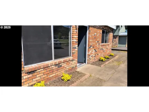 587 W Berdine Street Roseburg OR 97471