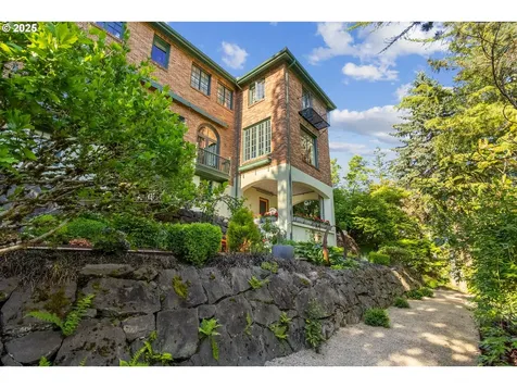 2844 SW Hillsboro Street Portland OR 97239