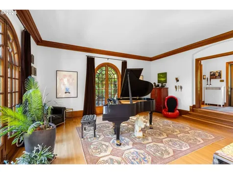 2844 SW Hillsboro Street Portland OR 97239