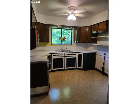 902 Coal Creek Road Longview WA 98632