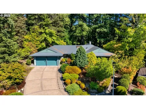 2820 SW Garden View Place Portland OR 97225