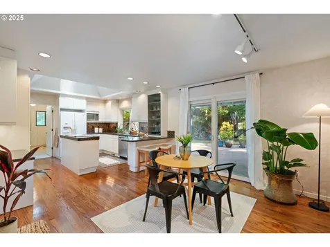 2820 SW Garden View Place Portland OR 97225