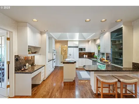 2820 SW Garden View Place Portland OR 97225