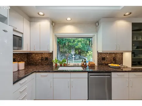 2820 SW Garden View Place Portland OR 97225