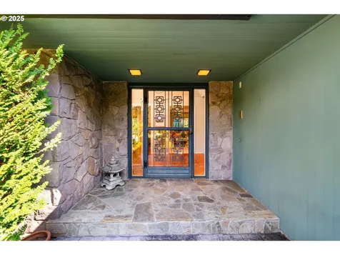 2820 SW Garden View Place Portland OR 97225