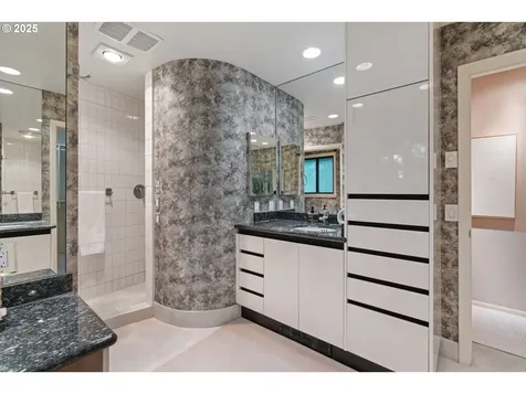 2820 SW Garden View Place Portland OR 97225