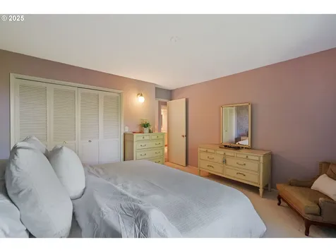 2820 SW Garden View Place Portland OR 97225