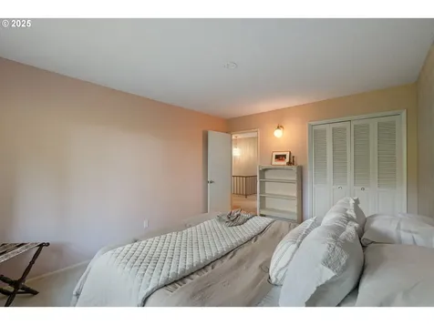 2820 SW Garden View Place Portland OR 97225