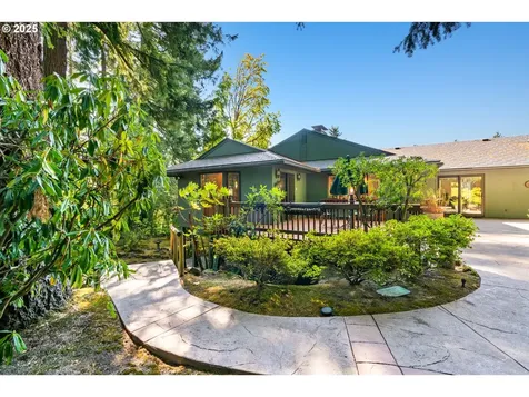 2820 SW Garden View Place Portland OR 97225