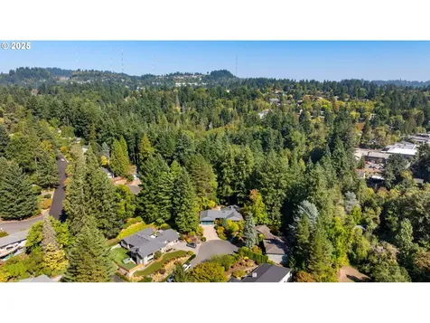 2820 SW Garden View Place Portland OR 97225