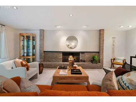 2820 SW Garden View Place Portland OR 97225