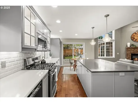 886 NE Creeksedge Drive Hillsboro OR 97124