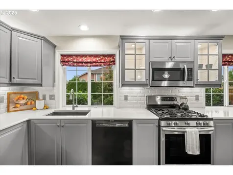 886 NE Creeksedge Drive Hillsboro OR 97124