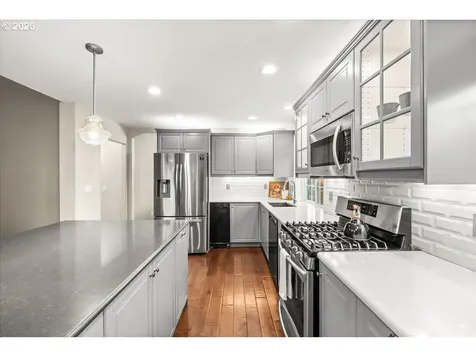 886 NE Creeksedge Drive Hillsboro OR 97124