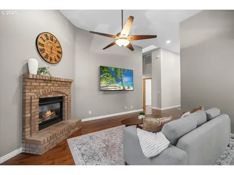 886 NE Creeksedge Drive Hillsboro OR 97124