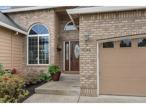 886 NE Creeksedge Drive Hillsboro OR 97124