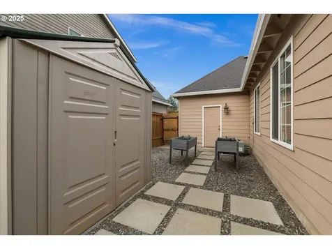 886 NE Creeksedge Drive Hillsboro OR 97124