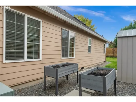 886 NE Creeksedge Drive Hillsboro OR 97124