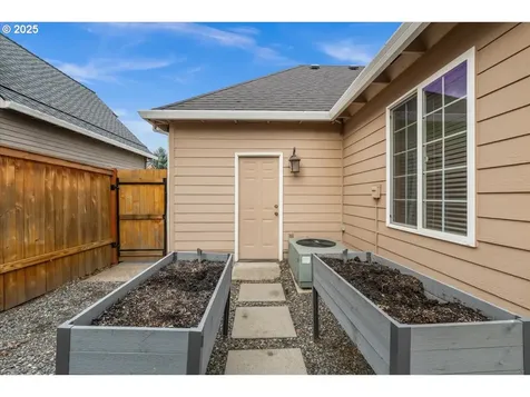 886 NE Creeksedge Drive Hillsboro OR 97124