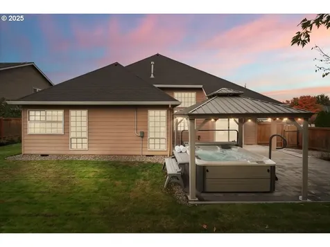 886 NE Creeksedge Drive Hillsboro OR 97124