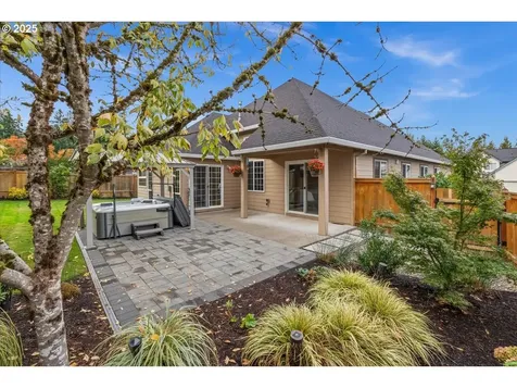886 NE Creeksedge Drive Hillsboro OR 97124