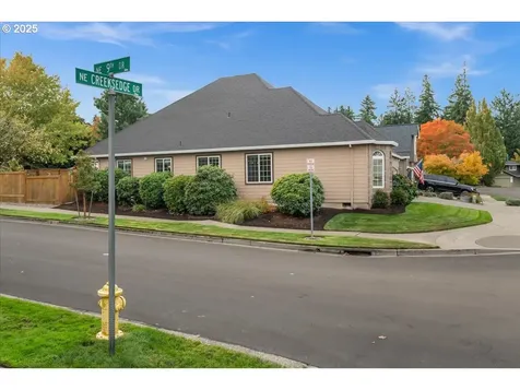 886 NE Creeksedge Drive Hillsboro OR 97124