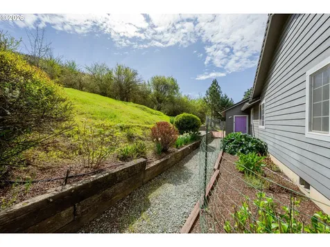 1074 Arburnia Street Myrtle Creek OR 97457