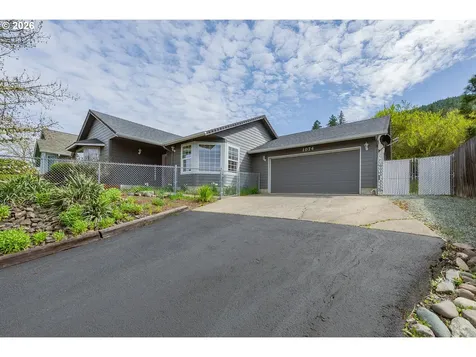 1074 Arburnia Street Myrtle Creek OR 97457