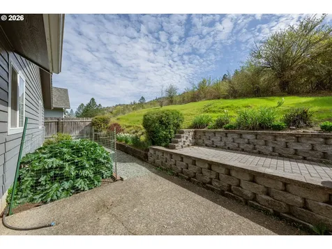 1074 Arburnia Street Myrtle Creek OR 97457