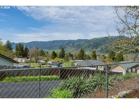 1074 Arburnia Street Myrtle Creek OR 97457